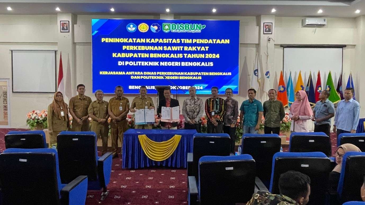 Penandatanganan Perjanjian Kerjasama antara Dinas Perkebunan Kabupaten Bengkalis dengan Politeknik Negeri Bengkalis dan kegiatan peningkatan kapasitas tim pendataan perkebunan sawit rakyat Kabupaten Bengkalis