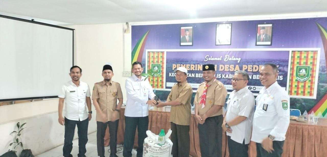 Penyerahan bantuan bibit dan Saprodi tanaman kopi menuju pekebun sejahtera