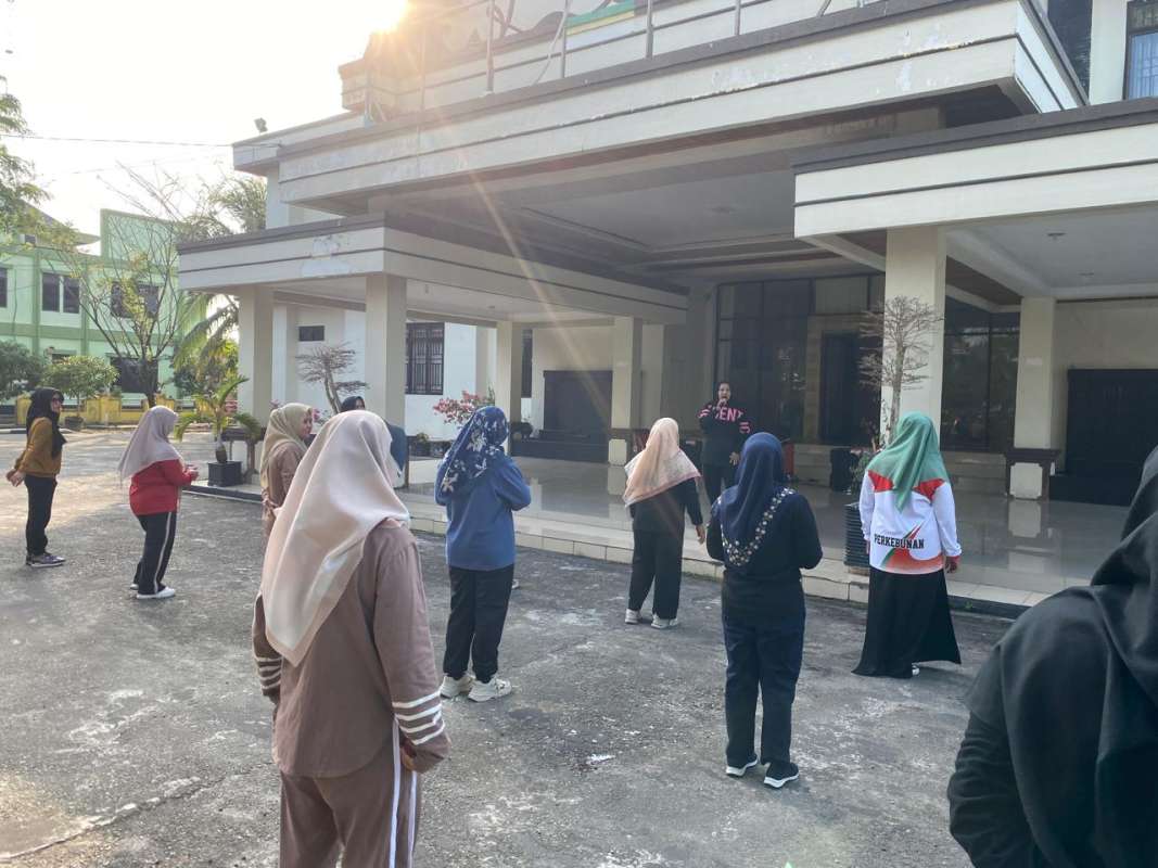 Sambut Hari Jadi Bengkalis Ke - 512 Disbun Laksanakan Senam Sehat dan Gotong Royong